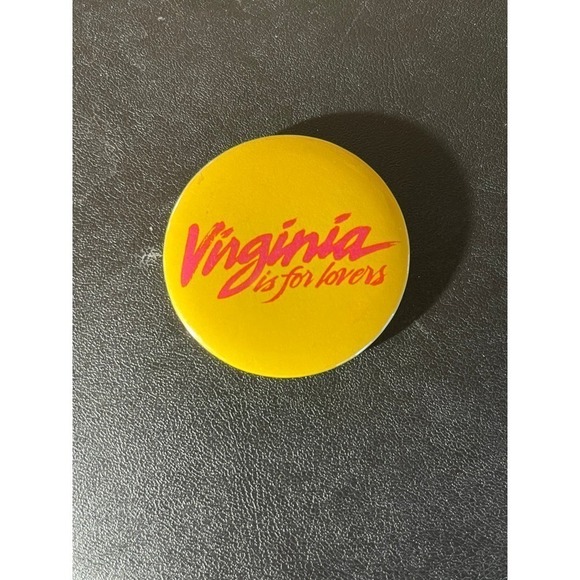 Vintage Virginia is for lovers button pin. - Picture 1 of 3